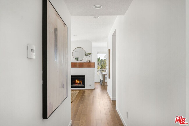 Building Photo - 4643 E 4th St