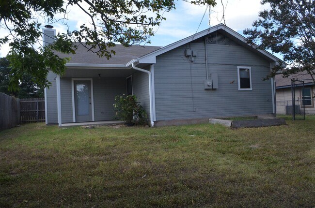 Building Photo - 104 Spur Dr