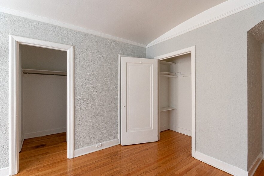 Building Photo - 539 W Arlington Pl
