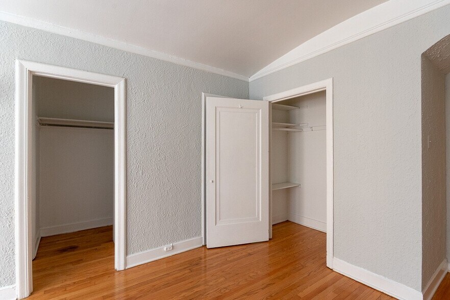 Building Photo - 562 W Arlington Pl