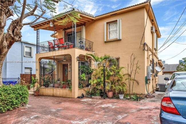 Primary Photo - 935 SW 11th Ave