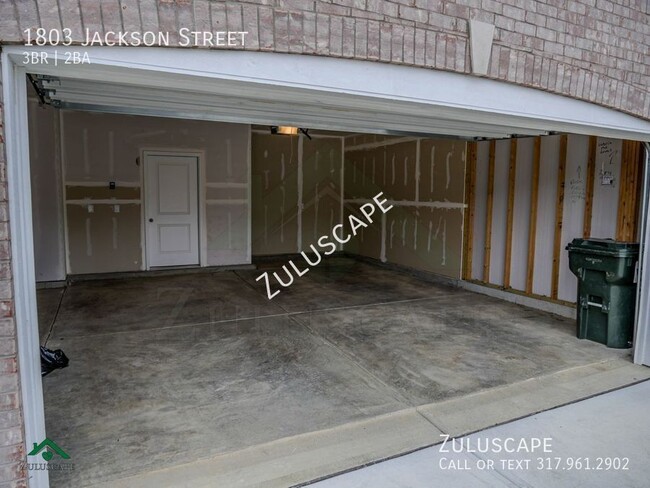 Building Photo - HALF OFF 1st MONTH RENT….1803 Jackson Stre...