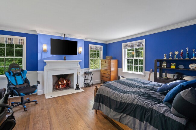 Building Photo - 342 Woodbury Rd