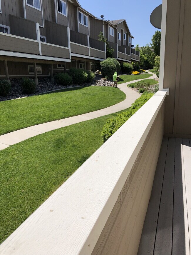 Building Photo - Cute 2 Bedroom 2.5 Bathroom Townhome Close to UNR!