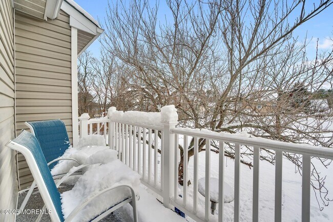 Building Photo - 33 S Pointe Cir