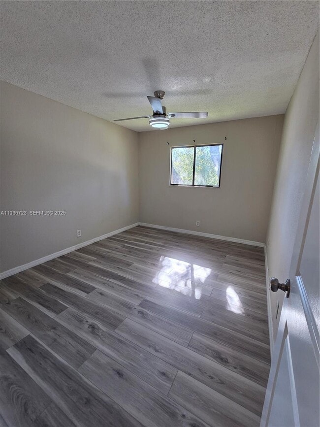 Building Photo - 121 San Remo Blvd