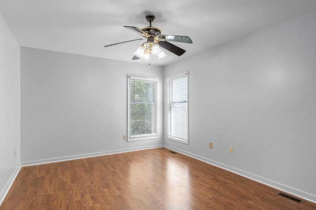 Building Photo - 736 Comet Dr