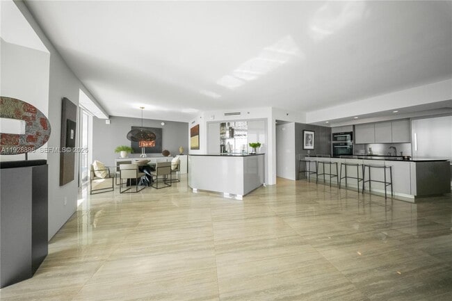 Building Photo - 450 Alton Ct