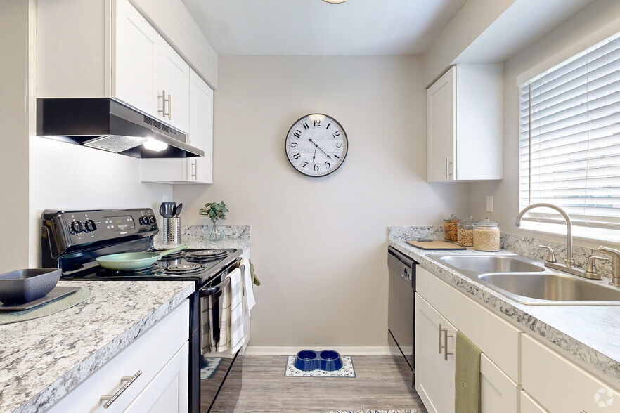 2BD,1BA - 912SF - Peppertree Village Apartments