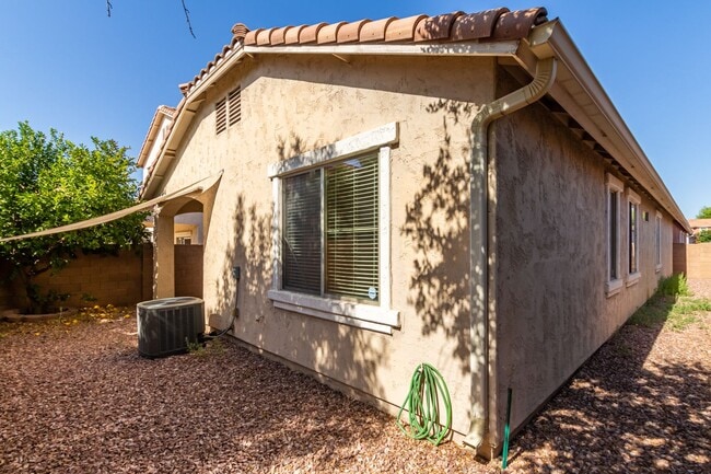 Building Photo - 3 Bedroom, 2 bath home in the heart of Gilbert!