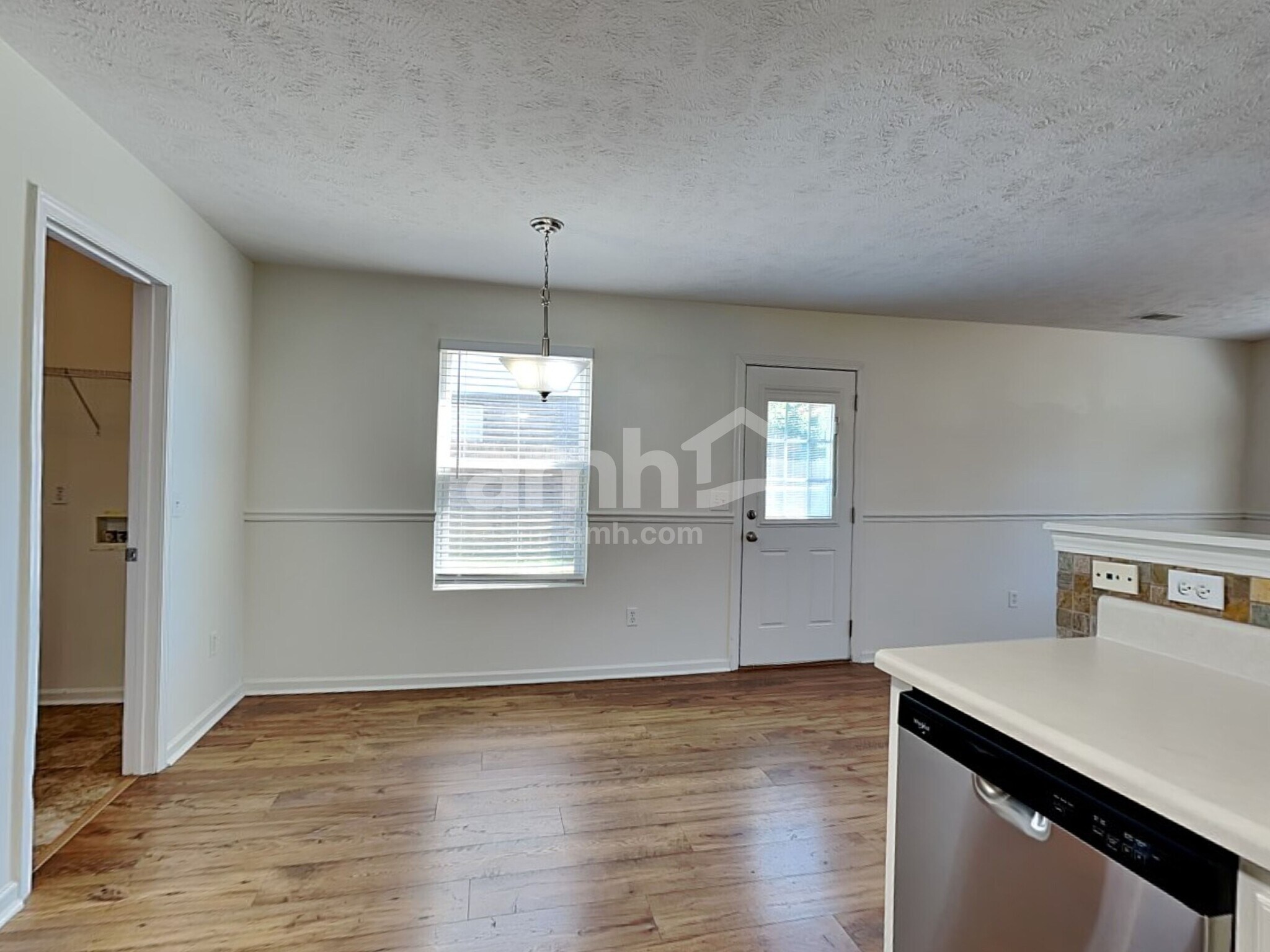 Building Photo - 2840 Meadow Gln