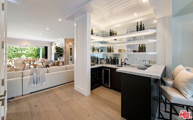 Building Photo - 720 Amalfi Dr