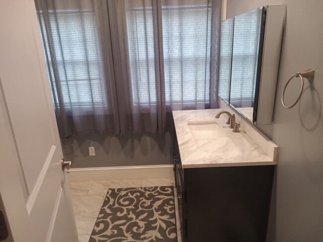 Building Photo - Gorgeous house walking distance from Biltmore Village available now!