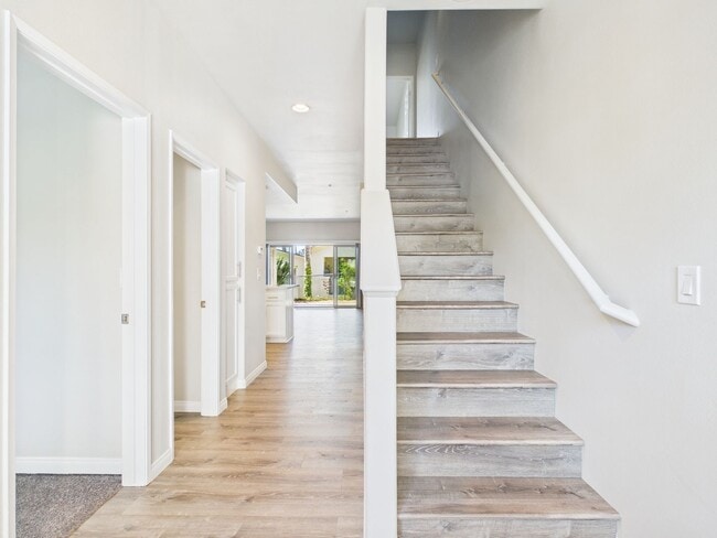 Building Photo - NEW NEW NEW remodeled -3bedroom/3bath Town...