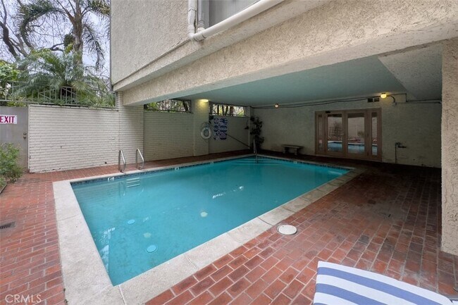 Building Photo - 450 N Oakhurst Dr