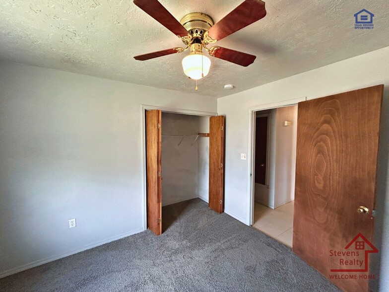Building Photo - 1302 SW Texas Ave