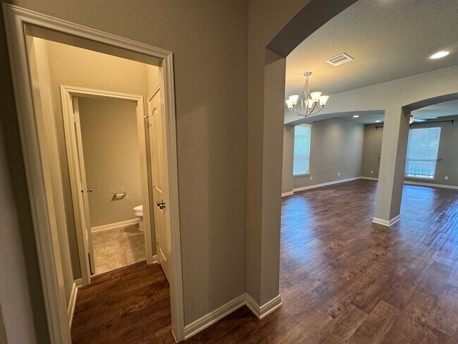 Building Photo - 4-Bedroom House for Rent in Killeen