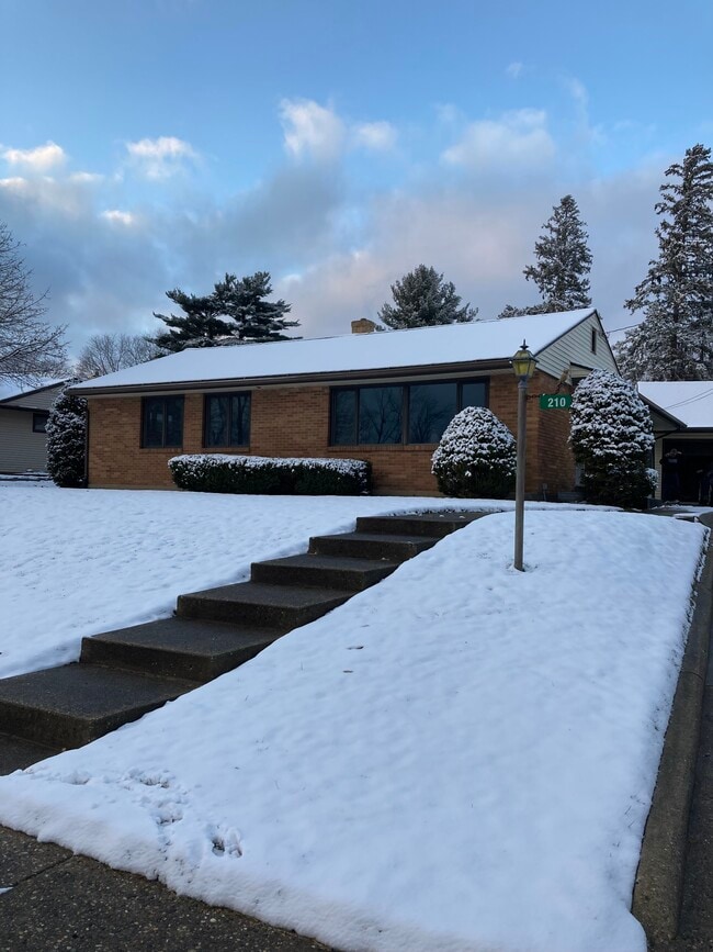 Primary Photo - 210 Skylark Dr