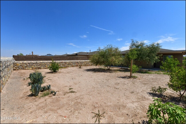 Building Photo - 741 Nuevo Desierto Dr