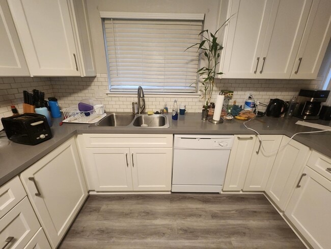 Building Photo - 20077 Redwood Rd