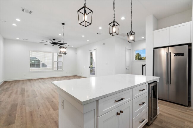 Building Photo - 4039 Buck St