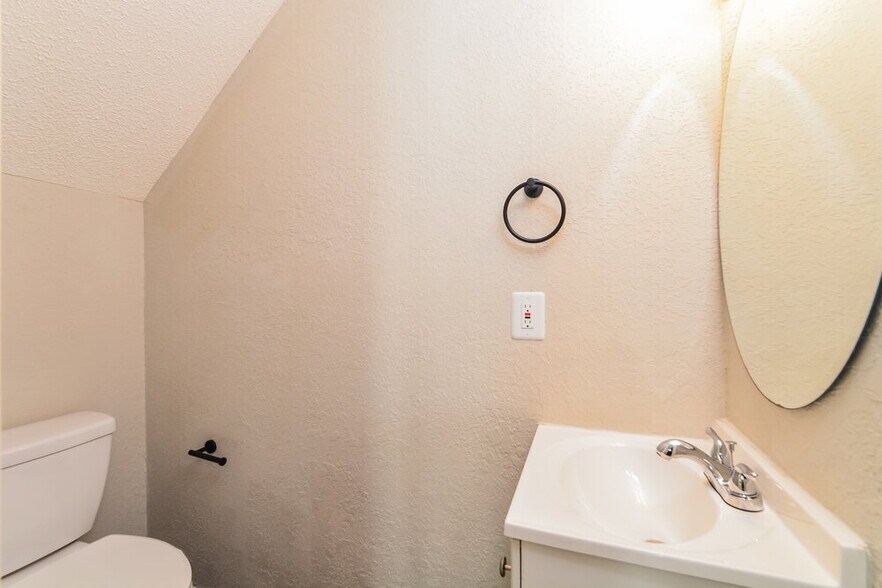 Building Photo - 515 Beechwood Ave