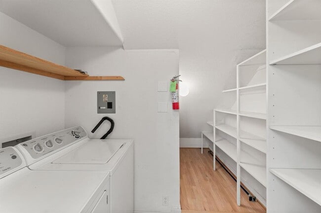 Building Photo - 3309 Westhill Dr