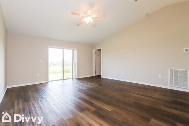 Building Photo - 3801 Country Bend E