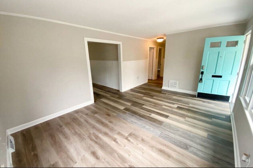 Building Photo - 2122 Kilborne Dr