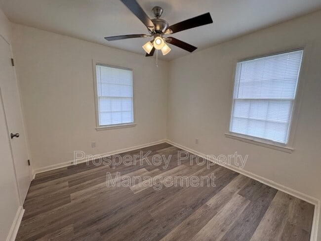Building Photo - 4920 Gardiner Dr