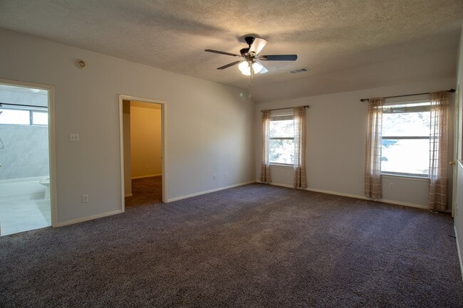 Building Photo - 2111 Grovewood Park