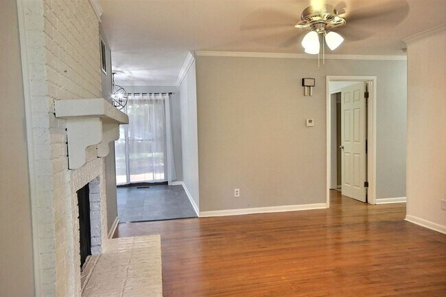 Building Photo - 8306 E Indianapolis St