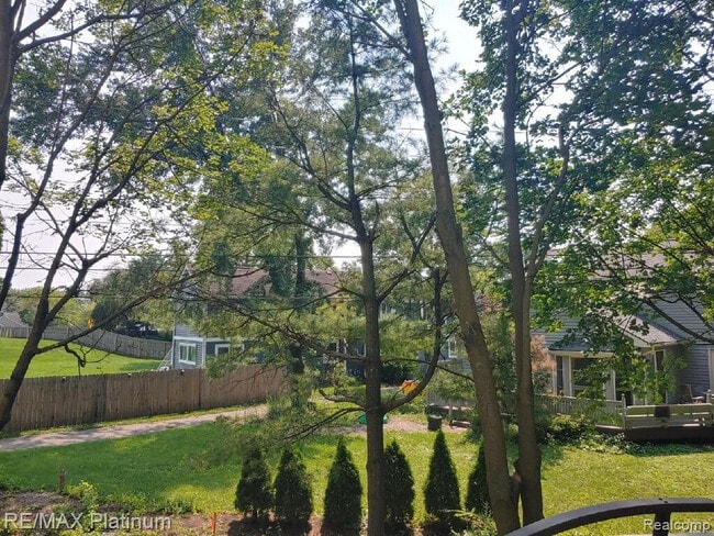 Building Photo - 481 Village Oaks Ct