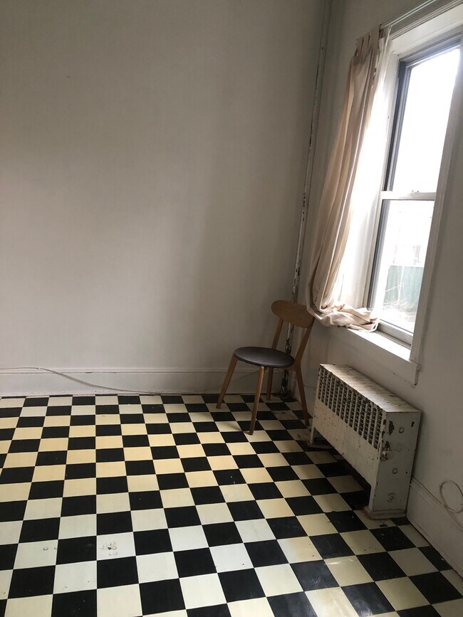 Building Photo - 790 Grand St