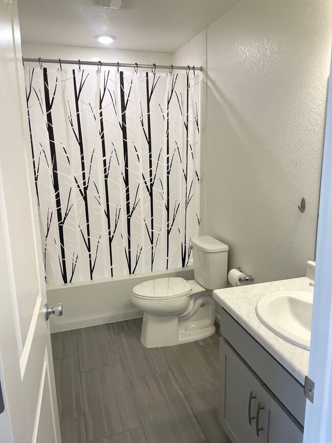 Building Photo - Beautiful 4bd 3.5 bath townhome for rent