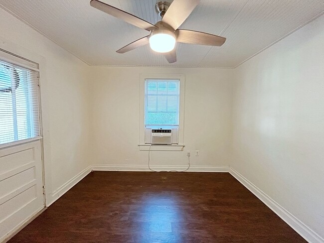 Building Photo - 1 Bedroom Duplex In Capital Heights