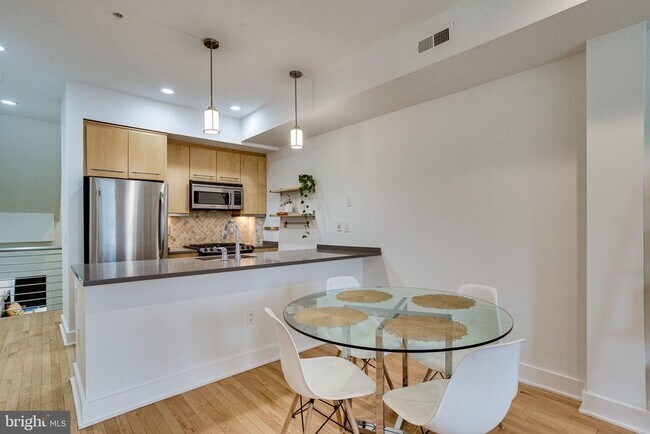 Building Photo - 1830 11th St NW