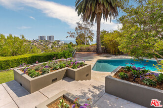 Building Photo - 500 Amalfi Dr