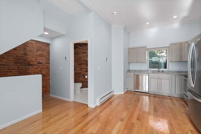 Building Photo - 2 Woodbine St