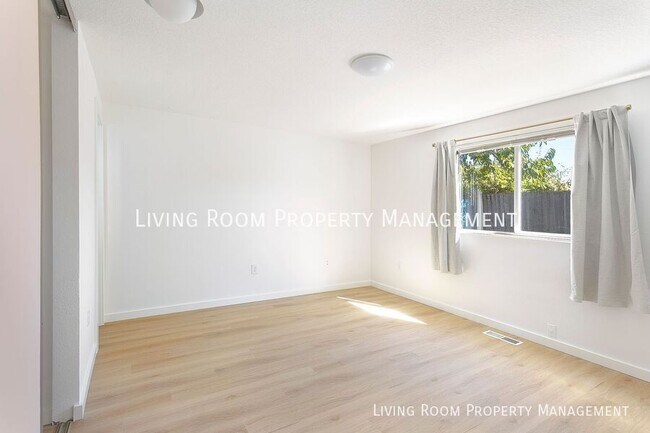 Building Photo - 3822 SE 62nd Ave