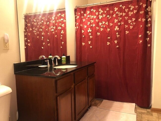 Building Photo - Spacious 2-Bedroom, 2-Bathroom Plus Loft C...