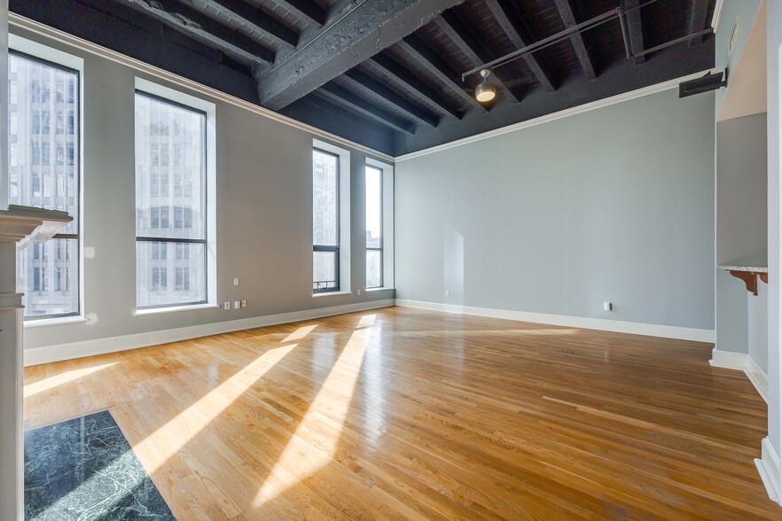 Building Photo - 127 N Tryon St