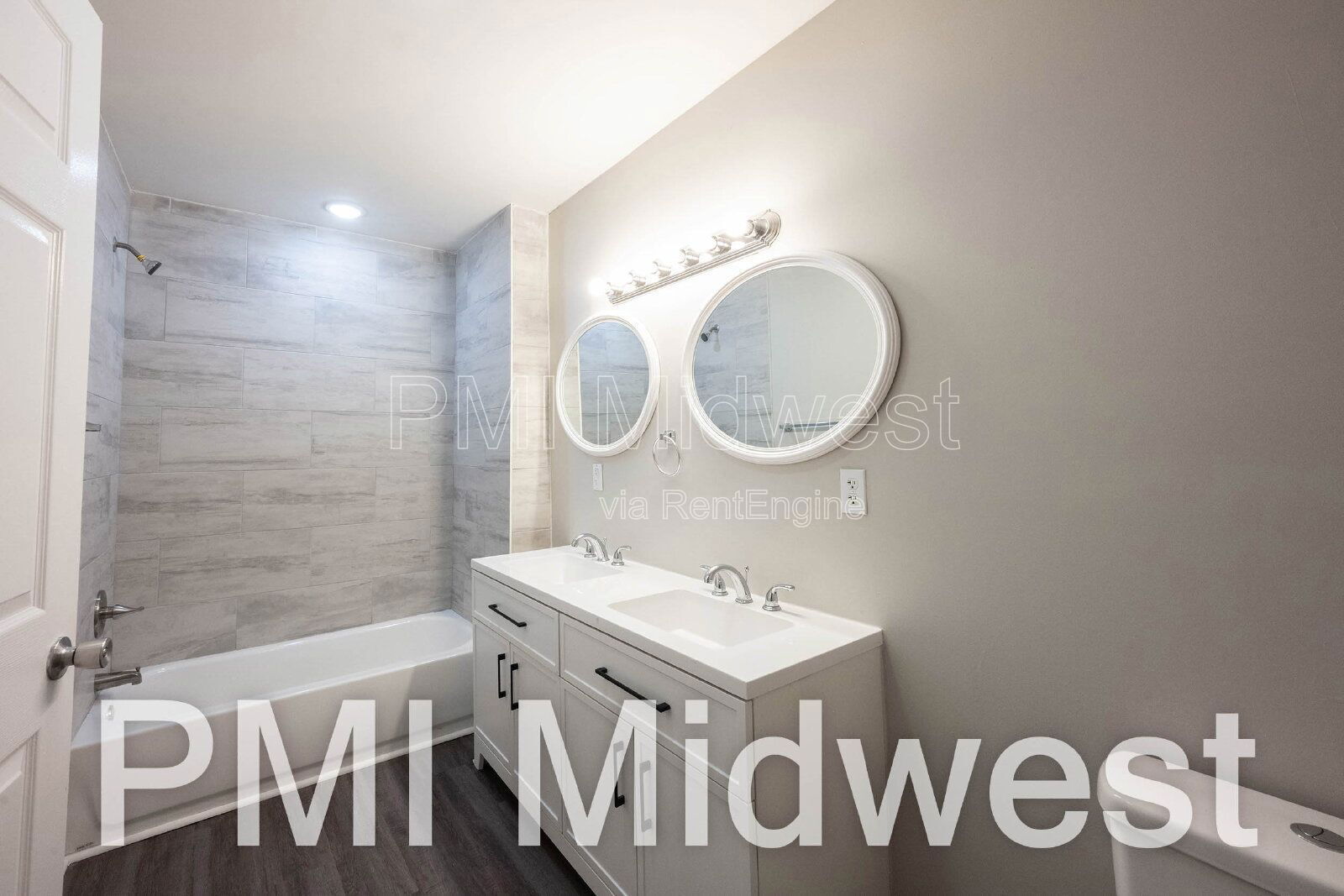 Building Photo - 925 N Sheffield Ave