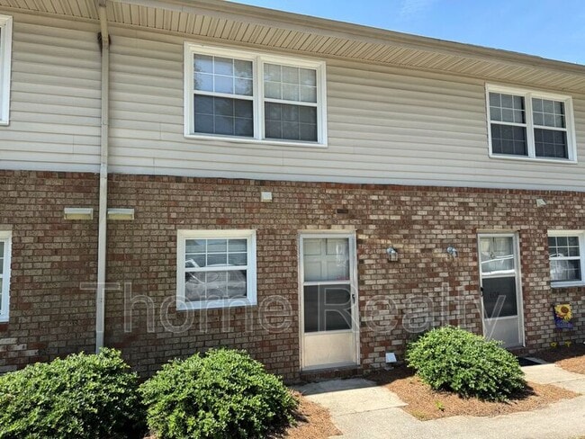 Building Photo - 610 S Boddie St