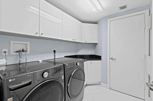 Building Photo - 3610 Gardens Pkwy