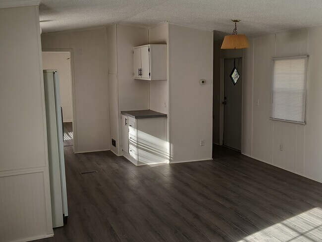 Building Photo - 715 Northview Cir