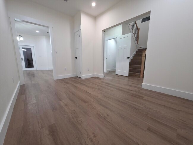 Building Photo - 4699 Meadow Lake Dr