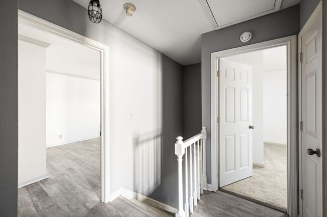 Building Photo - Awesome 4BR/3BA end-unit townhouse in the desirable River Plantation neighborhood!