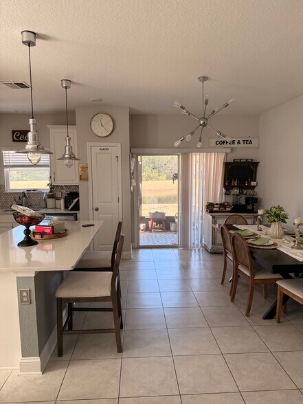 Building Photo - 13984 Sterely Ct N