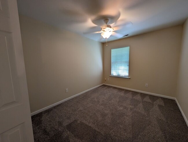 Building Photo - Charming, 2 Story End Unit Townhouse located in the Glenlea Park Community!